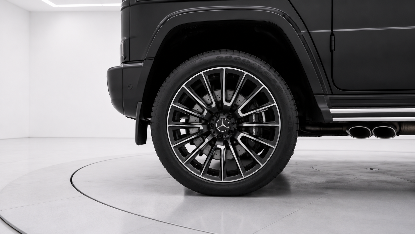 Detail of the Mercedes-AMG G-Class forged wheel and quad exhaust tips